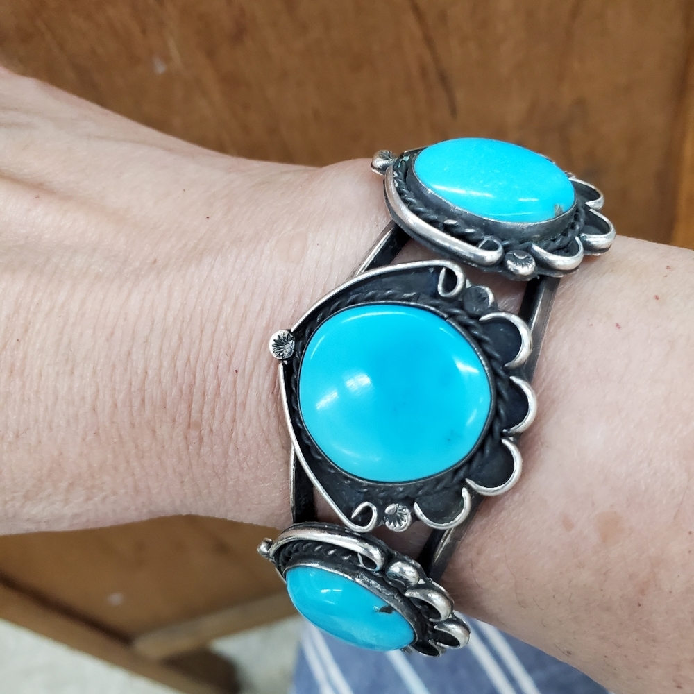 Vintage turquoise  silver cuff